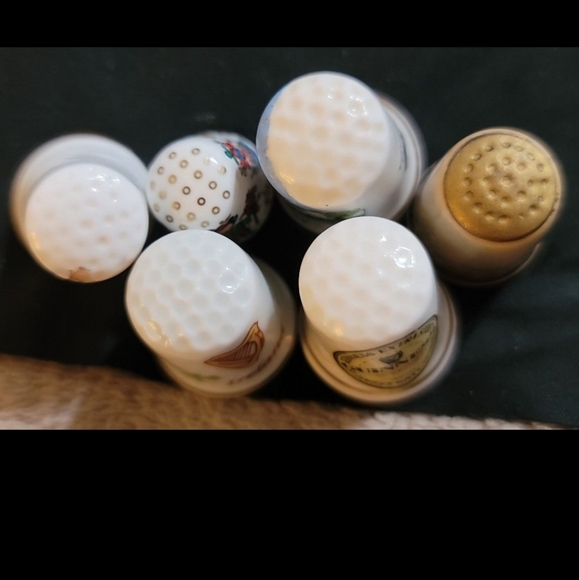 6 Porcelain Hand Painted Thimbles.Ireland Australia Austria& England Collectible - Picture 3 of 10